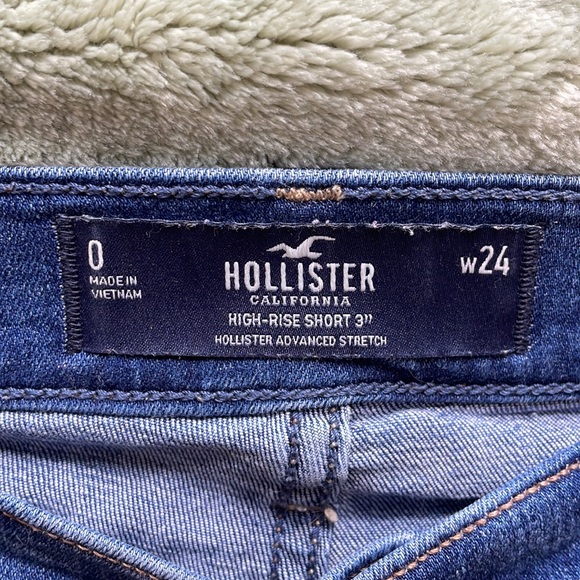 Women’s size 0 dark wash Hollister denim shorts - Picture 3 of 3